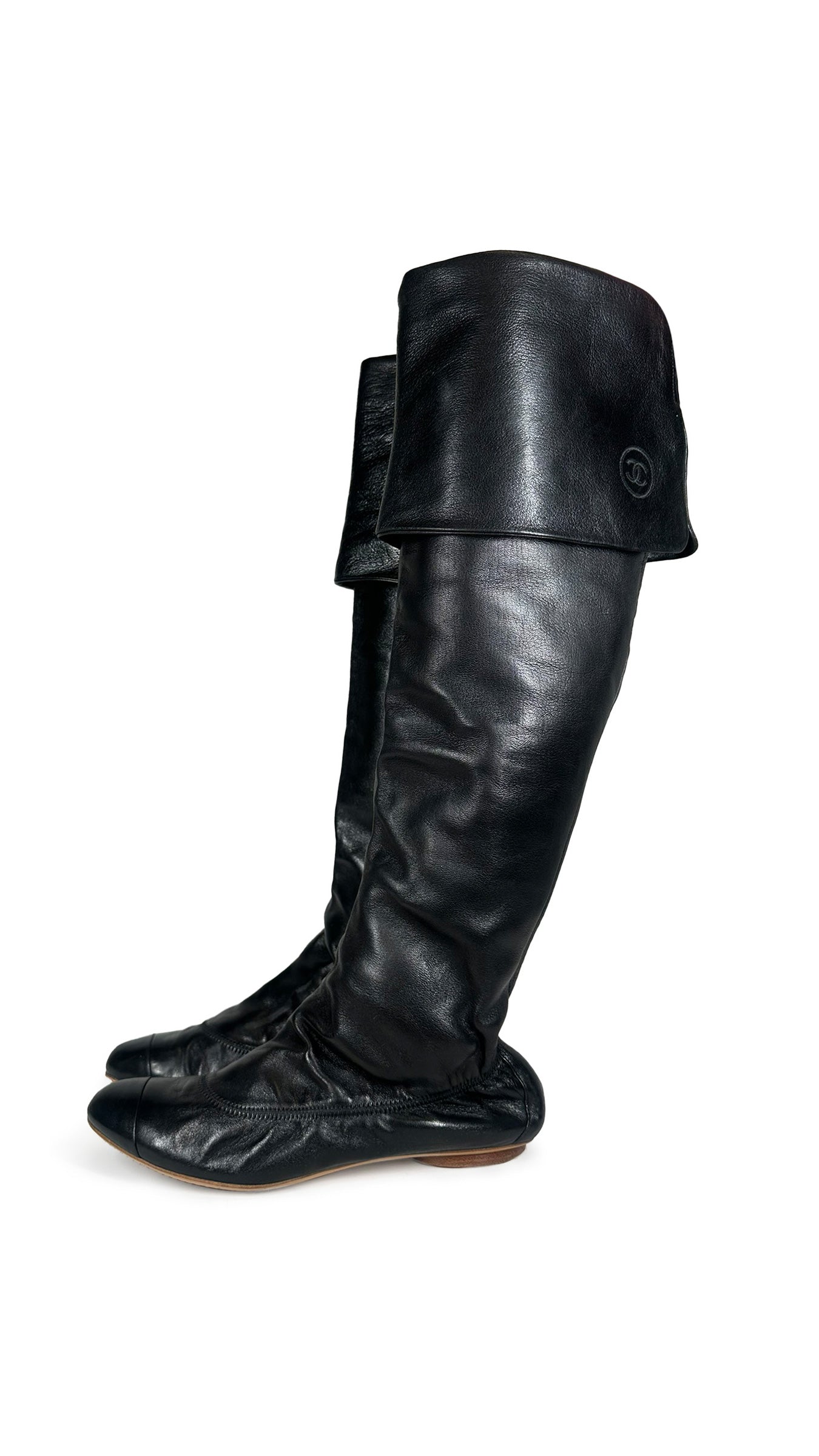 Norma Kamali CHANEL INTERLOCKING CC LOGO CALFSKIN RIDING BOOTS